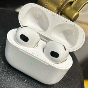 3RD GEN APPLE AIR PODS